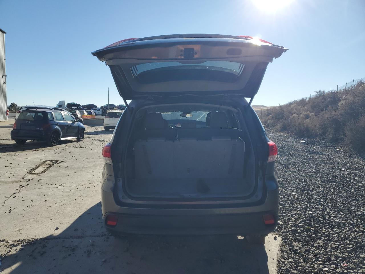2019 Toyota Highlander VIN 5TDBZRFH5KS737310 Copart auction photo, undercarriage damage thumbnail 6