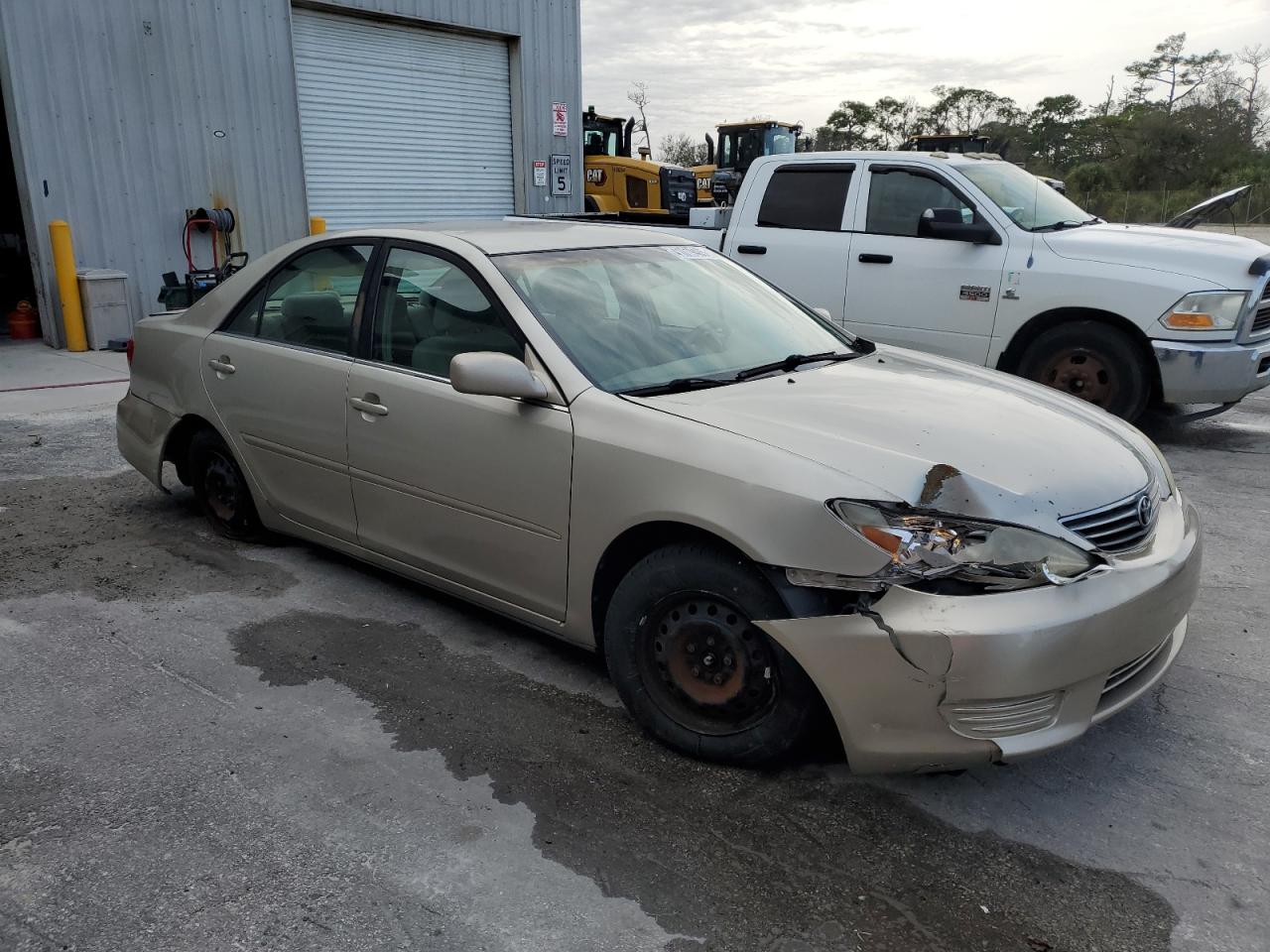 2005 Toyota Camry VIN 4T1BE32K95U557513 Copart auction photo, rear end / front end damage thumbnail 4