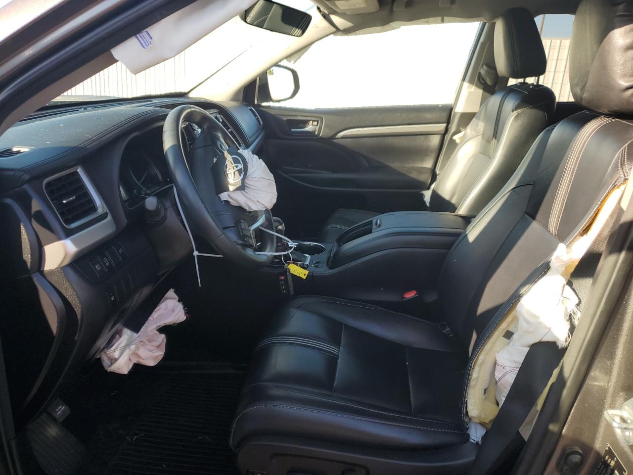 2018 Toyota Highlander VIN 5TDKZRFH3JS540523 Copart auction photo, front end / minor dent/scratches damage thumbnail 7