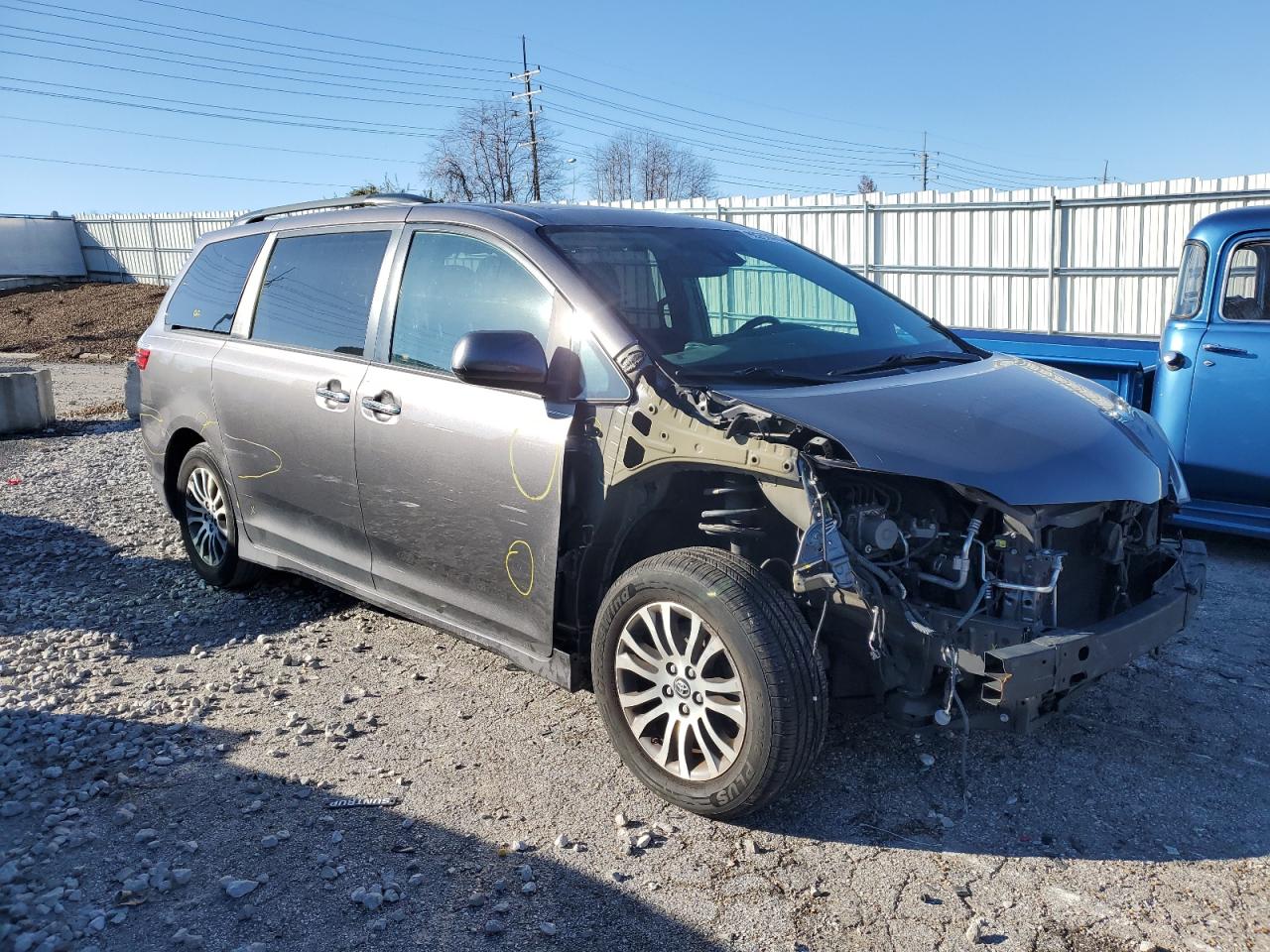 2018 Toyota Sienna VIN 5TDYZ3DC9JS943145 Copart auction photo, front end / side damage thumbnail 4