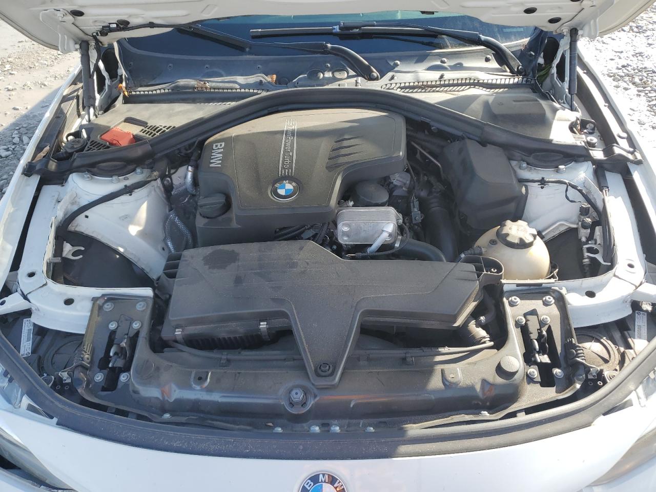 2015 BMW 3er VIN WBA3B1C57FK140559 Copart auction photo, front end damage thumbnail 12