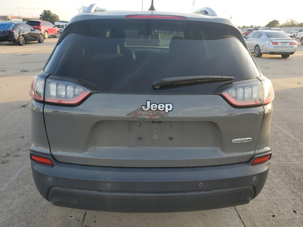 2020 Jeep Grand Cherokee VIN 1C4PJLLB3LD624379 Copart auction photo, front end / minor dent/scratches damage thumbnail 6