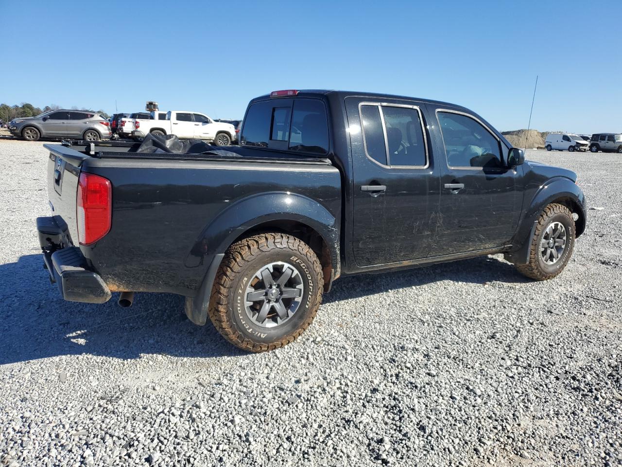 2017 Nissan Navara (Frontier) VIN 1N6AD0ER1HN775371 Copart auction photo, front end / minor dent/scratches damage thumbnail 3