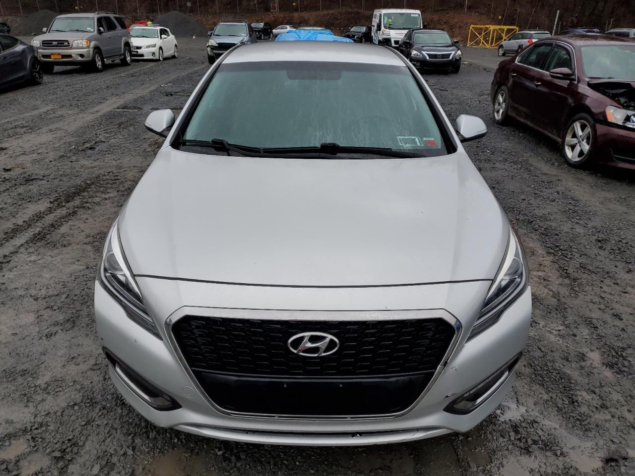 2016 Hyundai Sonata VIN KMHE24L19GA015317 Copart auction photo, minor dent/scratches damage thumbnail 5