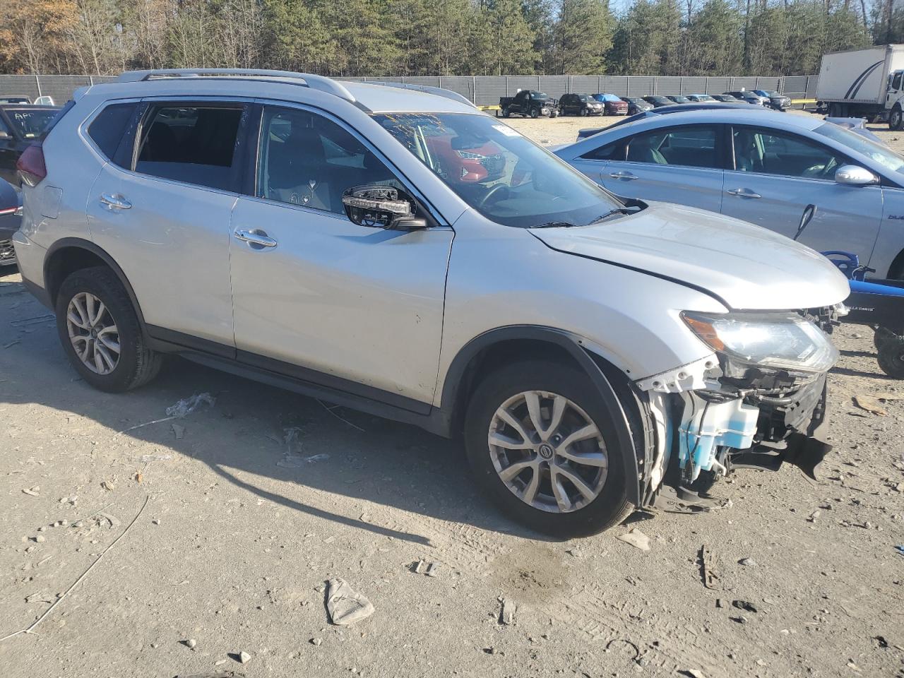 2019 Nissan Rogue VIN 5N1AT2MVXKC733750 Copart auction photo, front end / minor dent/scratches damage thumbnail 4