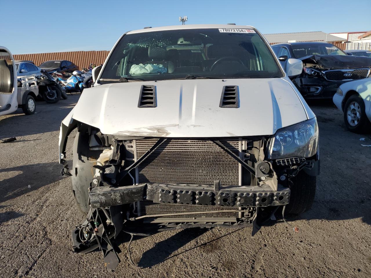 2019 Dodge Caravan VIN 2C4RDGEG4KR726561 Copart auction photo, front end damage thumbnail 5