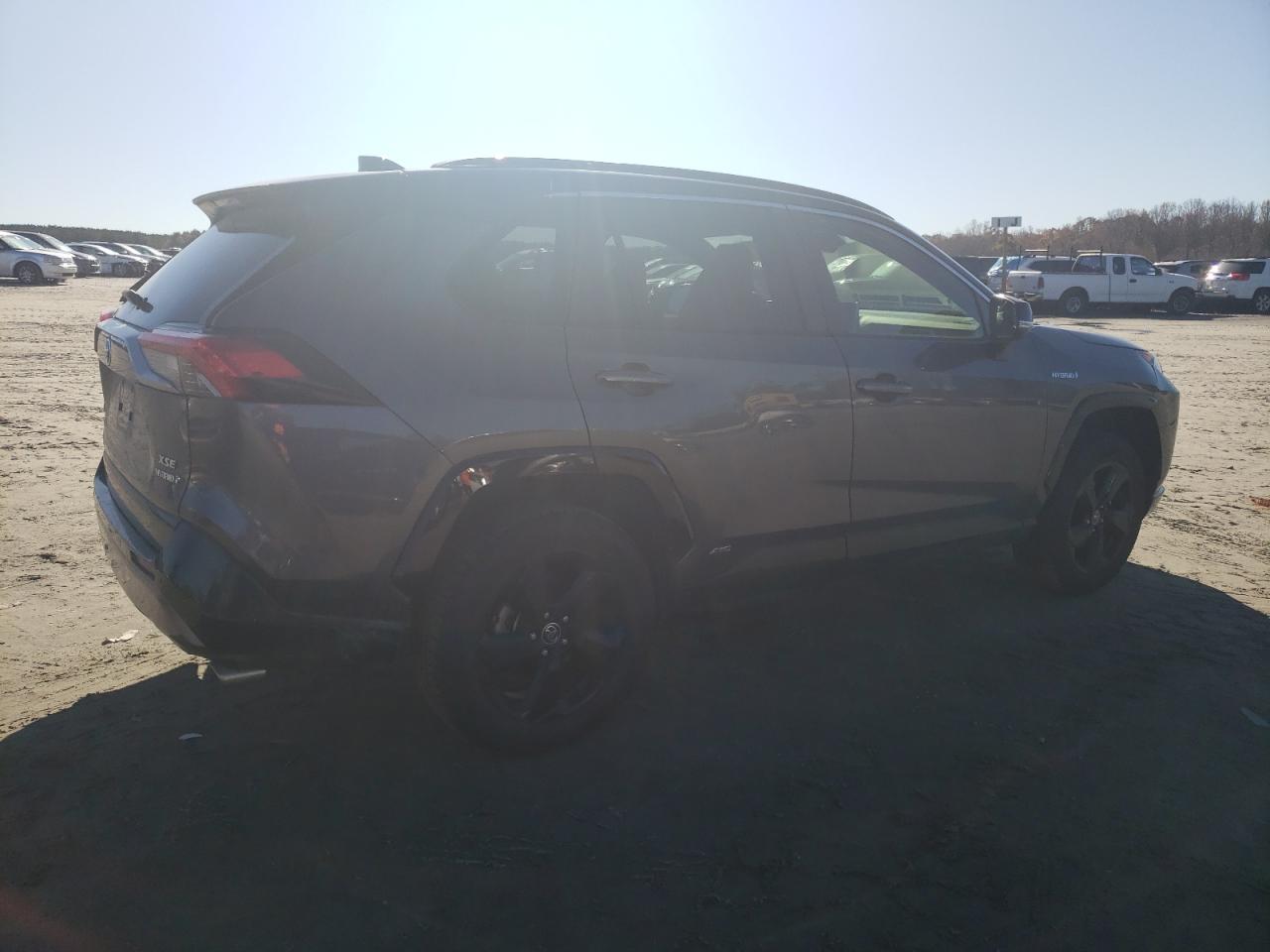 2019 Toyota RAV 4 VIN JTMEWRFV6KJ005020 Copart auction photo, minor dent/scratches damage thumbnail 3