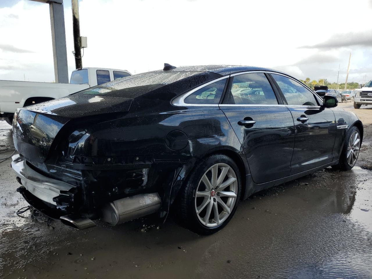 2015 Jaguar XJ VIN SAJWA1CZXF8V81218 Copart auction photo, rear end / minor dent/scratches damage thumbnail 3