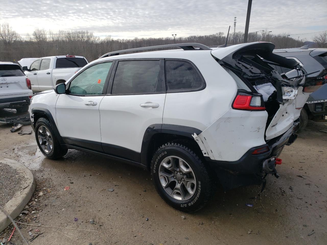 2019 Jeep Cherokee VIN 1C4PJMBX8KD186606 Copart auction photo, rear end / front end damage thumbnail 2