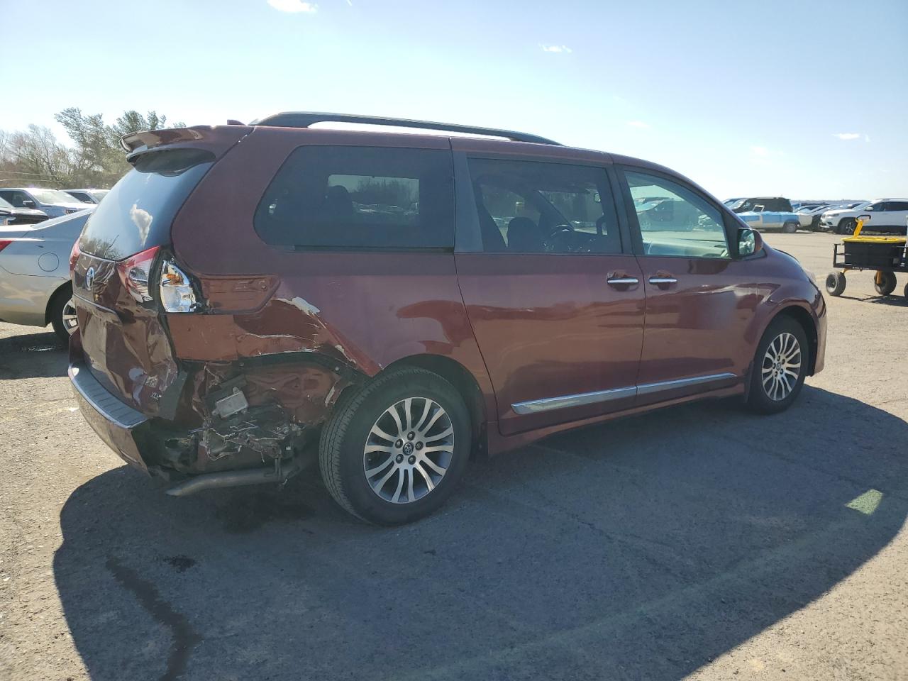 2018 Toyota Sienna VIN 5TDYZ3DC7JS938851 Copart auction photo, rear end / front end damage thumbnail 3
