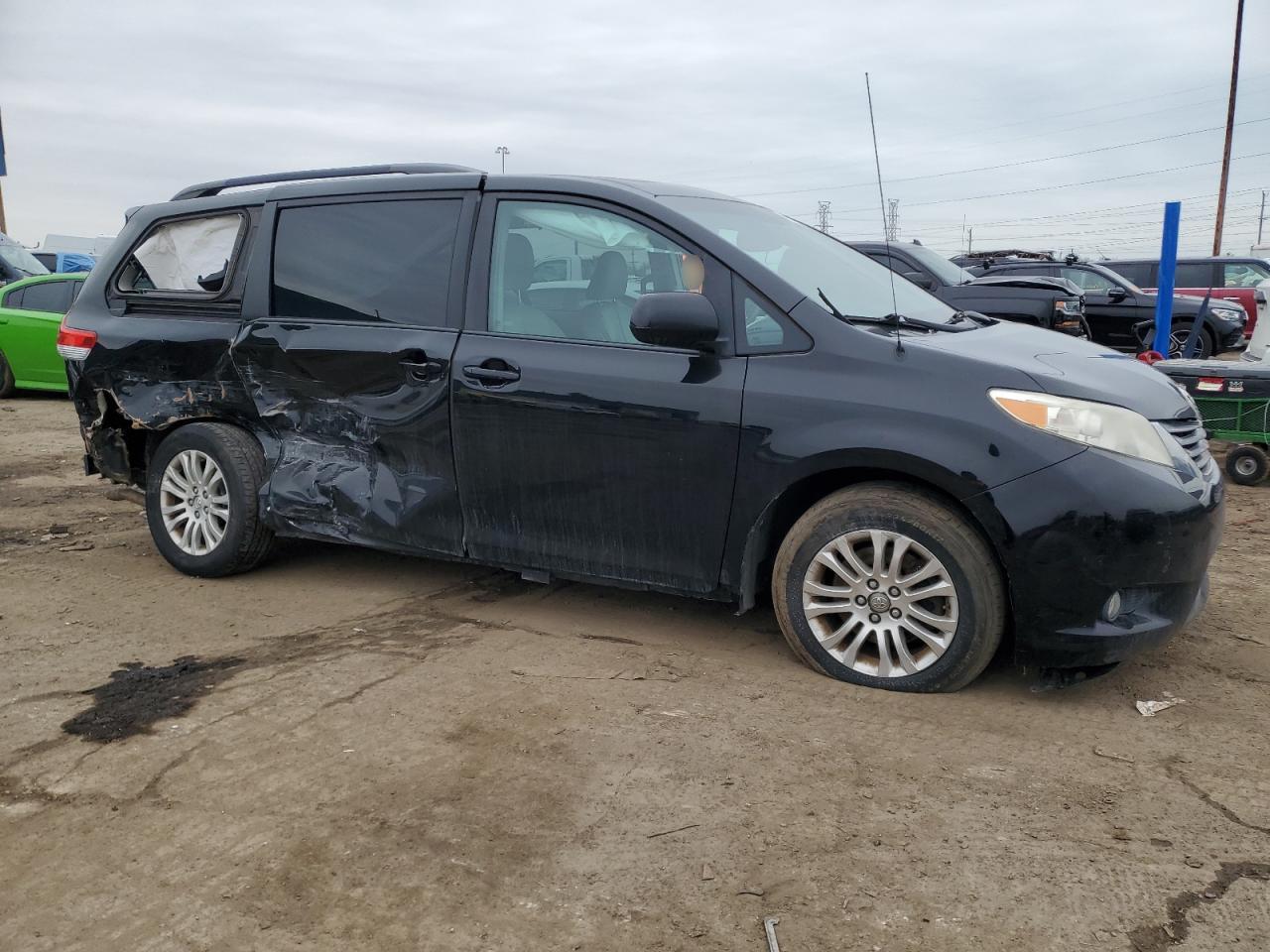 2011 Toyota Sienna VIN 5TDYK3DC2BS166412 Copart auction photo, side / rear end damage thumbnail 4