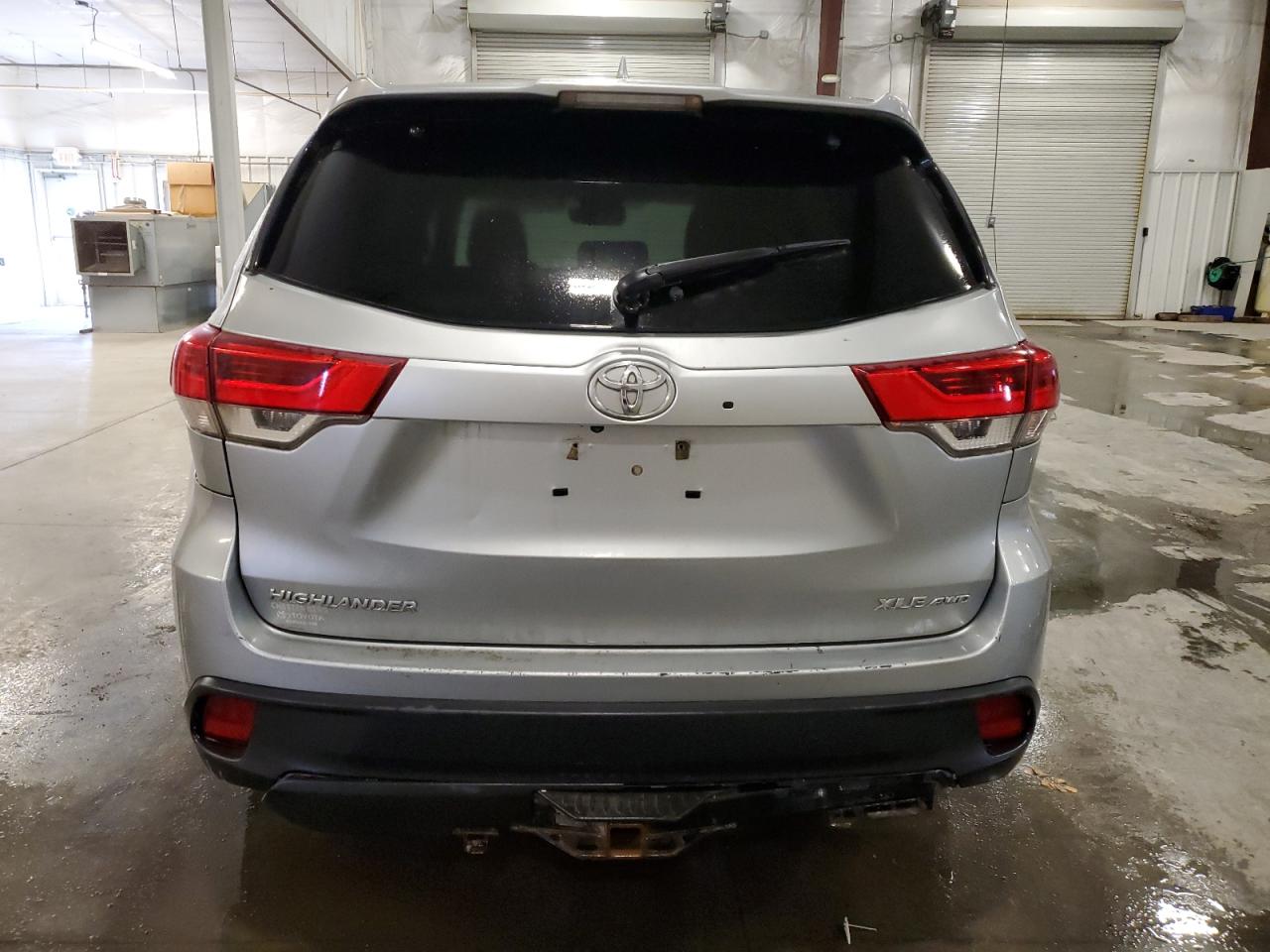 2017 Toyota Highlander VIN 5TDJZRFH0HS380476 Copart auction photo, front end / rear end damage thumbnail 6