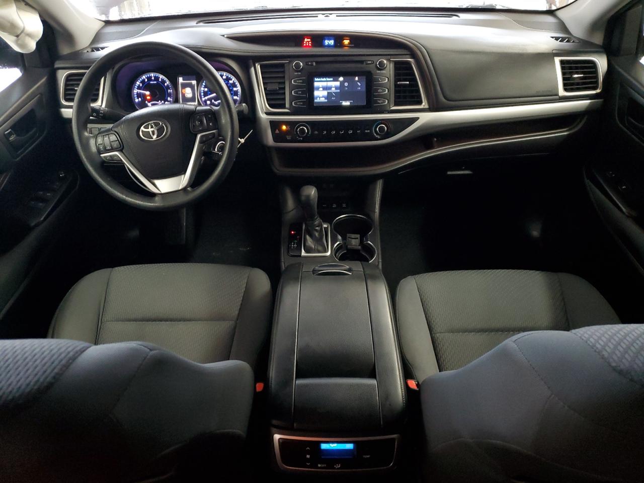 2018 Toyota Highlander VIN 5TDBZRFH4JS841737 Copart auction photo, side / front end damage thumbnail 8