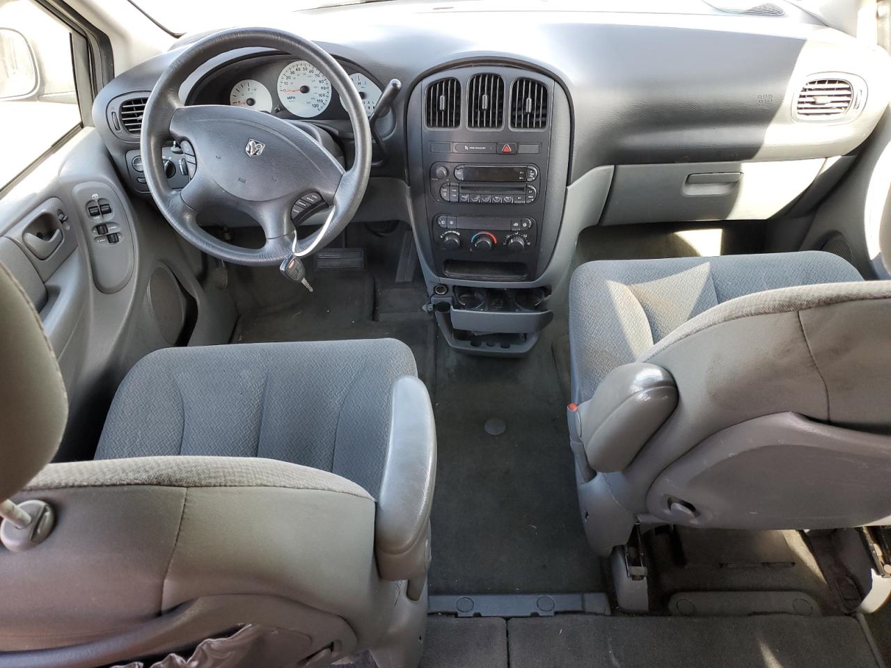 2005 Dodge Caravan VIN 2D4GP24R05R306260 Copart auction photo, front end damage thumbnail 8