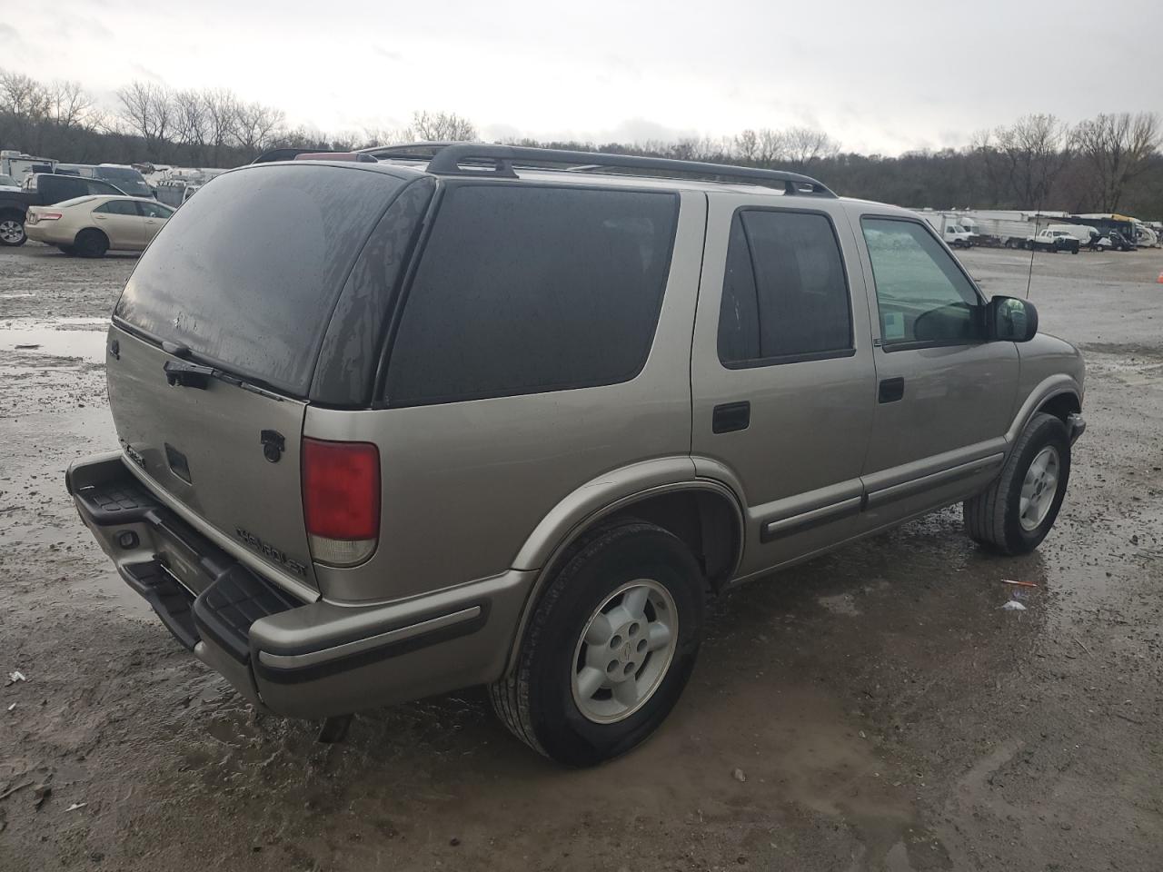 1999 Chevrolet Blazer VIN 1GNDT13W7X2210017 Copart auction photo, rear end damage thumbnail 3