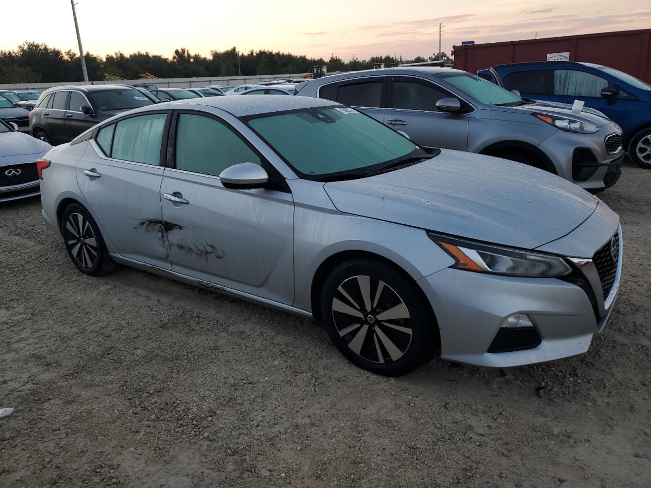 2021 Nissan Altima VIN 1N4BL4DV0MN349459 Copart auction photo, water/flood / minor dent/scratches damage thumbnail 4