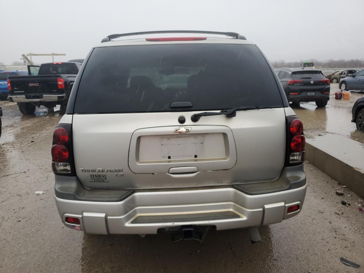 2005 Chevrolet TrailBlazer VIN 1GNDT13S852269717 Copart auction photo, minor dent/scratches damage thumbnail 6