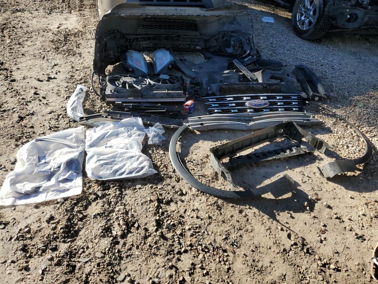 2016 Ford Explorer VIN 1FM5K8F83GGA27718 Copart auction photo, front end damage thumbnail 13