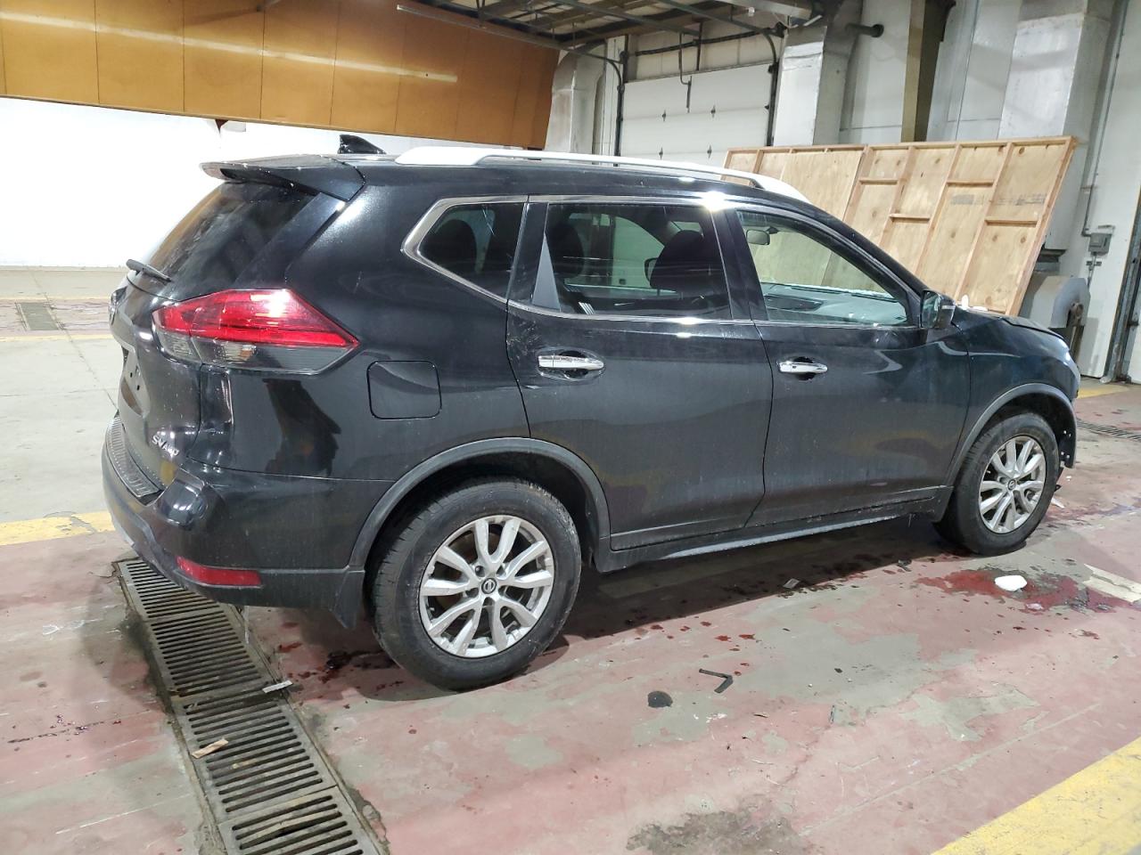 2017 Nissan Rogue VIN KNMAT2MVXHP603683 Copart auction photo, front end / minor dent/scratches damage thumbnail 3