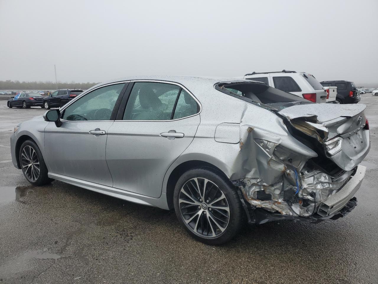 2018 Toyota Camry VIN 4T1B11HK3JU031234 Copart auction photo, rear end / minor dent/scratches damage thumbnail 2