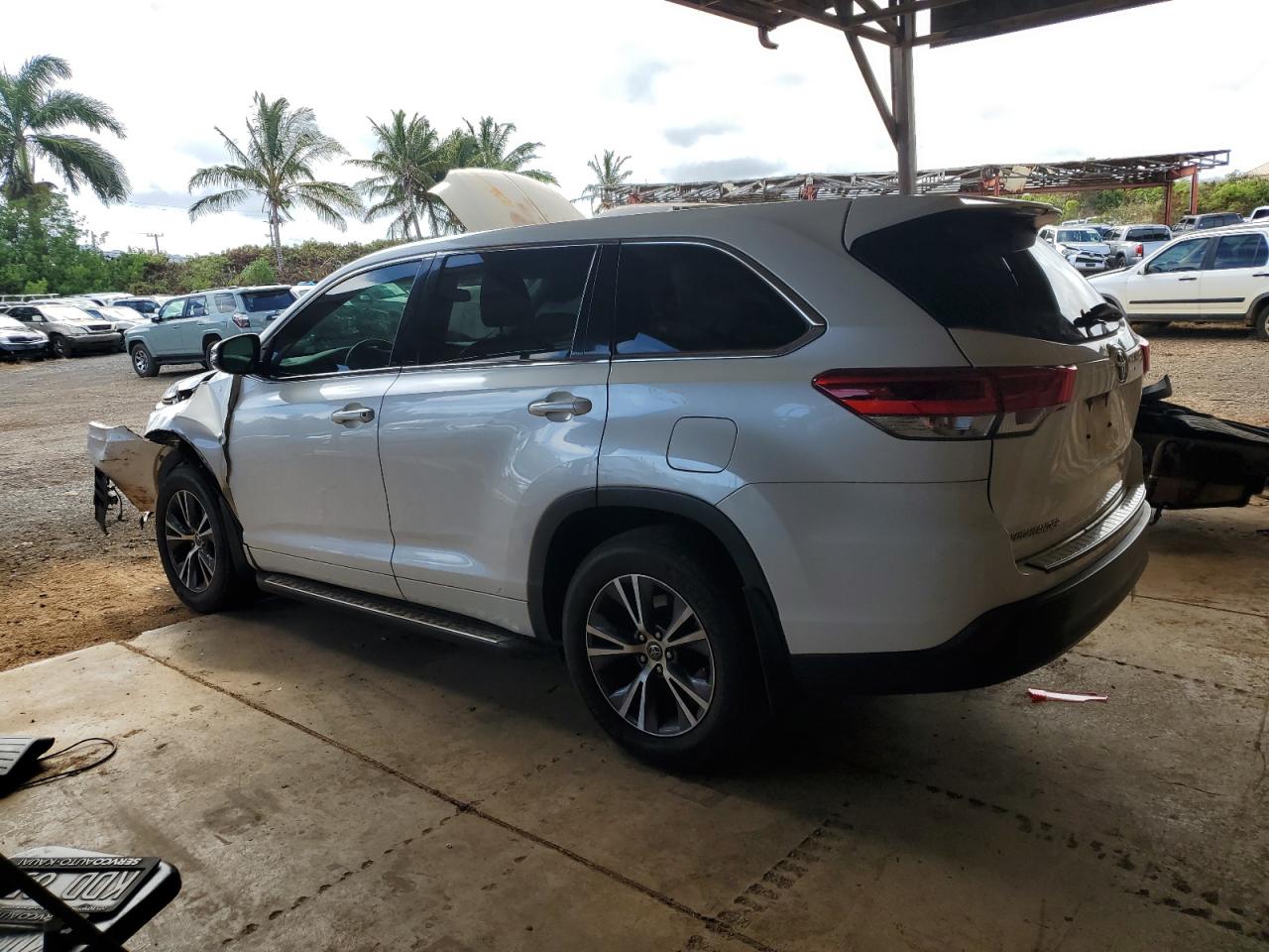 2017 Toyota Highlander VIN 5TDZZRFH4HS228607 Copart auction photo, front end damage thumbnail 2