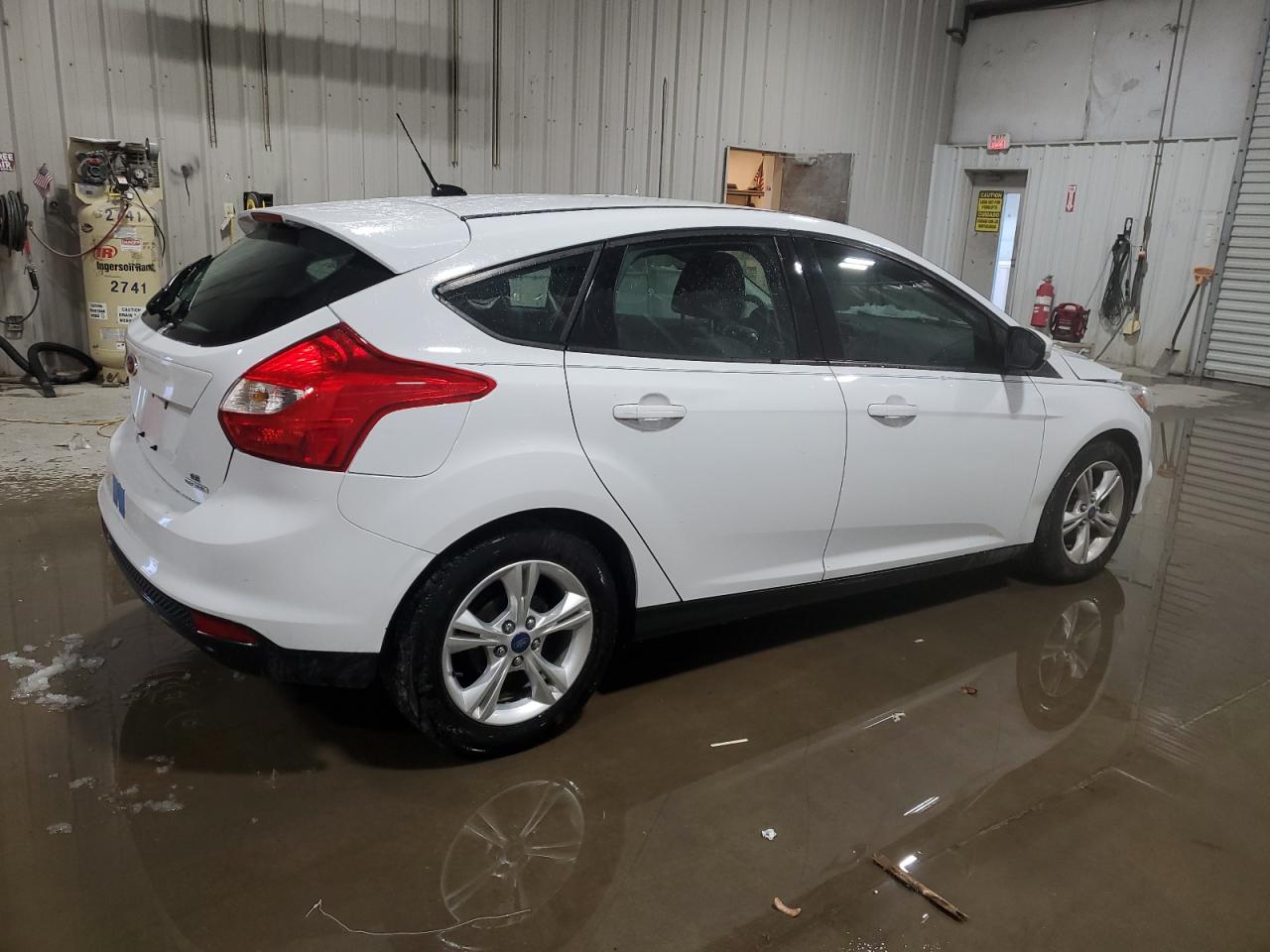 2014 Ford Focus VIN 1FADP3K21EL325765 Copart auction photo, front end damage thumbnail 3