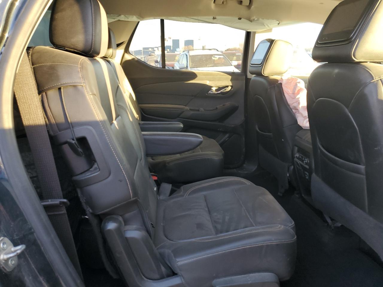 2021 Chevrolet Traverse VIN 1GNEVJKW5MJ128028 Copart auction photo, front end / side damage thumbnail 11