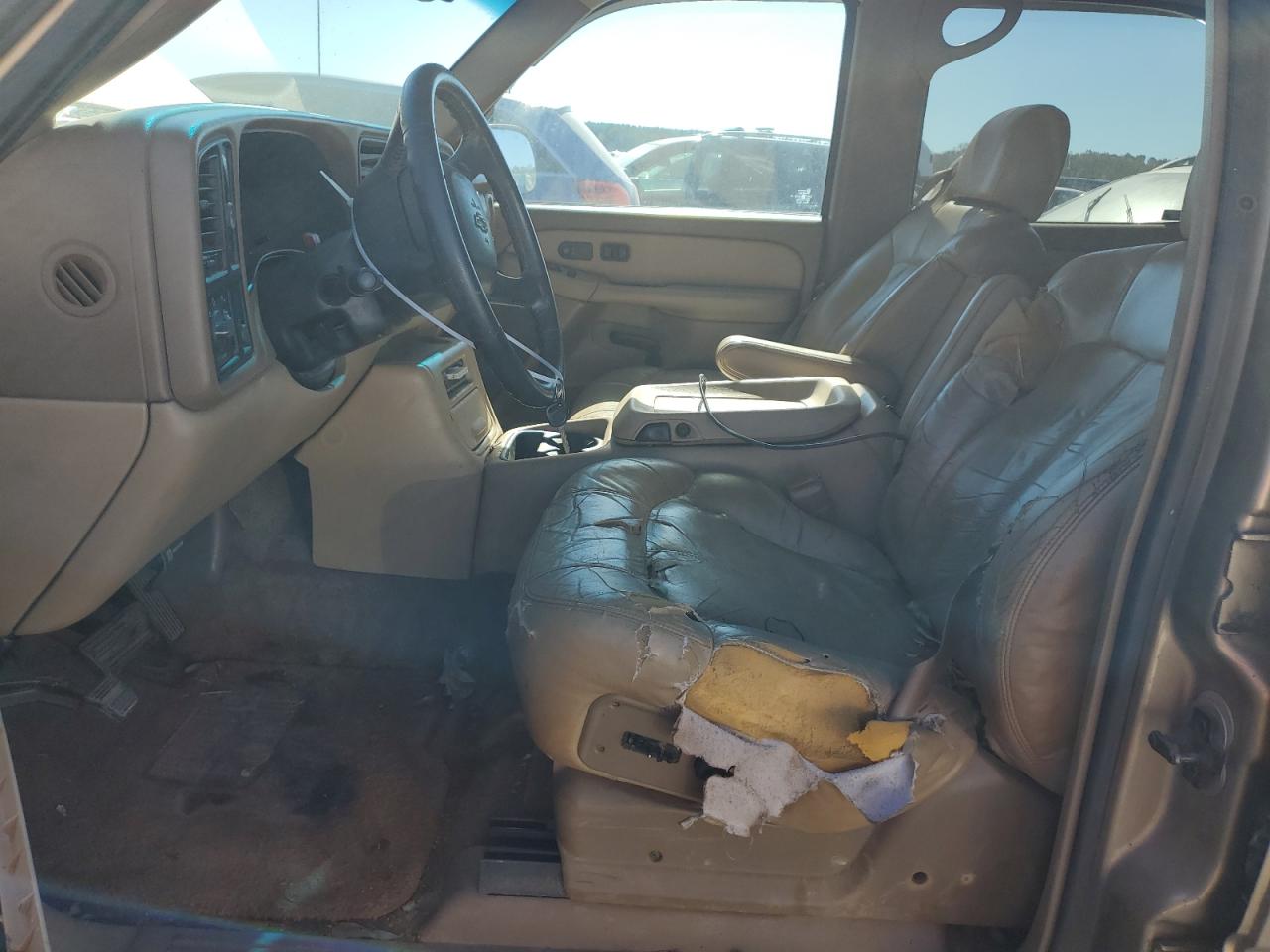 2000 Chevrolet Tahoe VIN 1GNEC13T4YJ160758 Copart auction photo, all over damage thumbnail 7