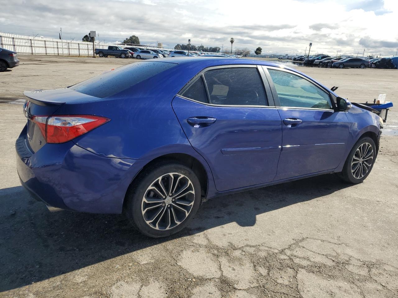 2015 Toyota Corolla VIN 5YFBURHE7FP322585 Copart auction photo, front end damage thumbnail 3