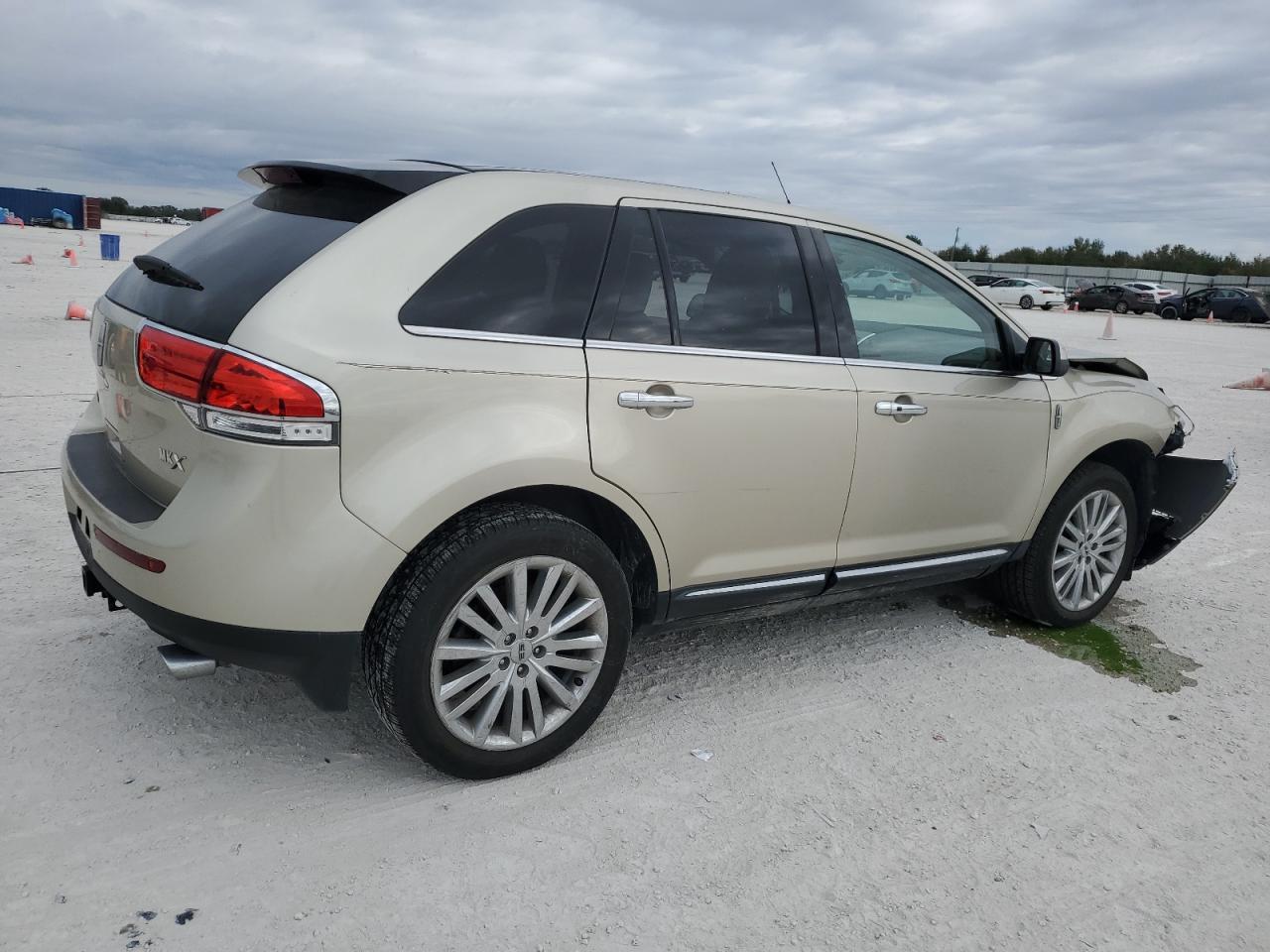 2011 Lincoln MKX VIN 2LMDJ6JK3BBJ19583 Copart auction photo, front end damage thumbnail 3