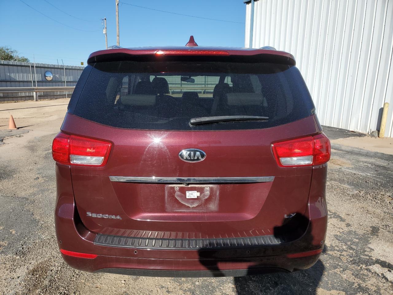 2016 KIA Sedona VIN KNDMB5C15G6216382 Copart auction photo, side / minor dent/scratches damage thumbnail 6