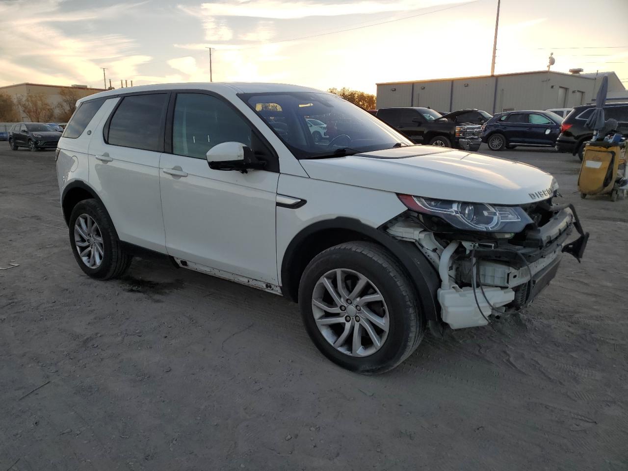 2017 Land Rover Discovery VIN SALCR2BG9HH655692 Copart auction photo, front end damage thumbnail 4