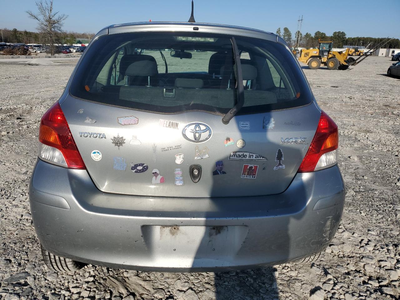 2009 Toyota Yaris VIN JTDJT903795226739 Copart auction photo, front end / side damage thumbnail 6