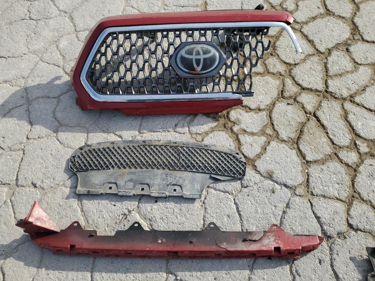 2018 Toyota Tacoma VIN 5TFCZ5AN8JX160730 Copart auction photo, front end / side damage thumbnail 14