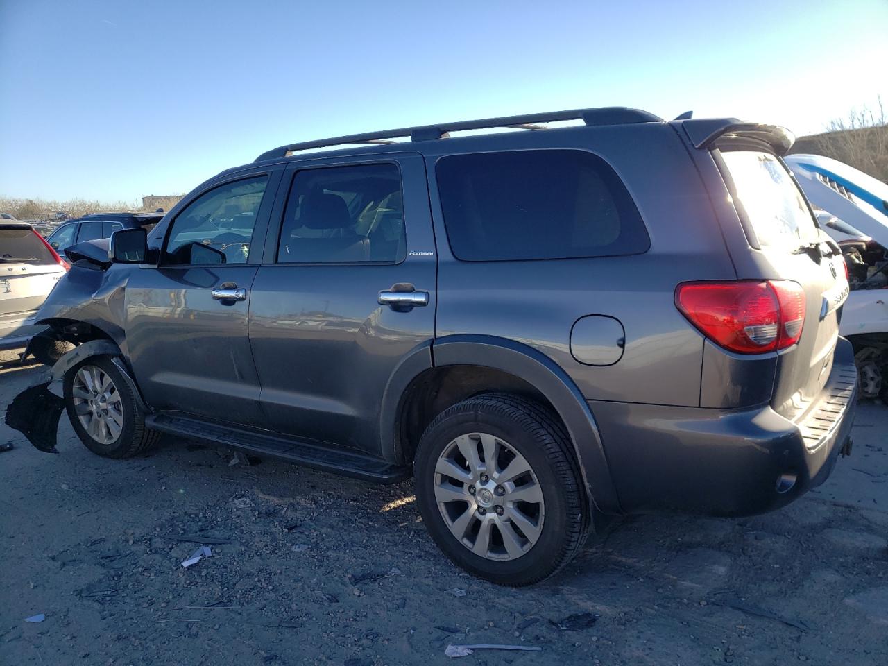 2015 Toyota Sequoia VIN 5TDDW5G16FS124470 Copart auction photo, front end / hail damage thumbnail 2