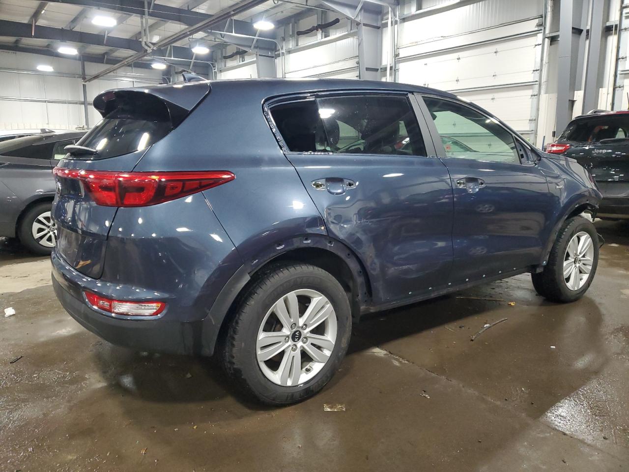 2019 KIA Sportage VIN KNDPMCAC0K7613159 Copart auction photo, vandalism / front end damage thumbnail 3