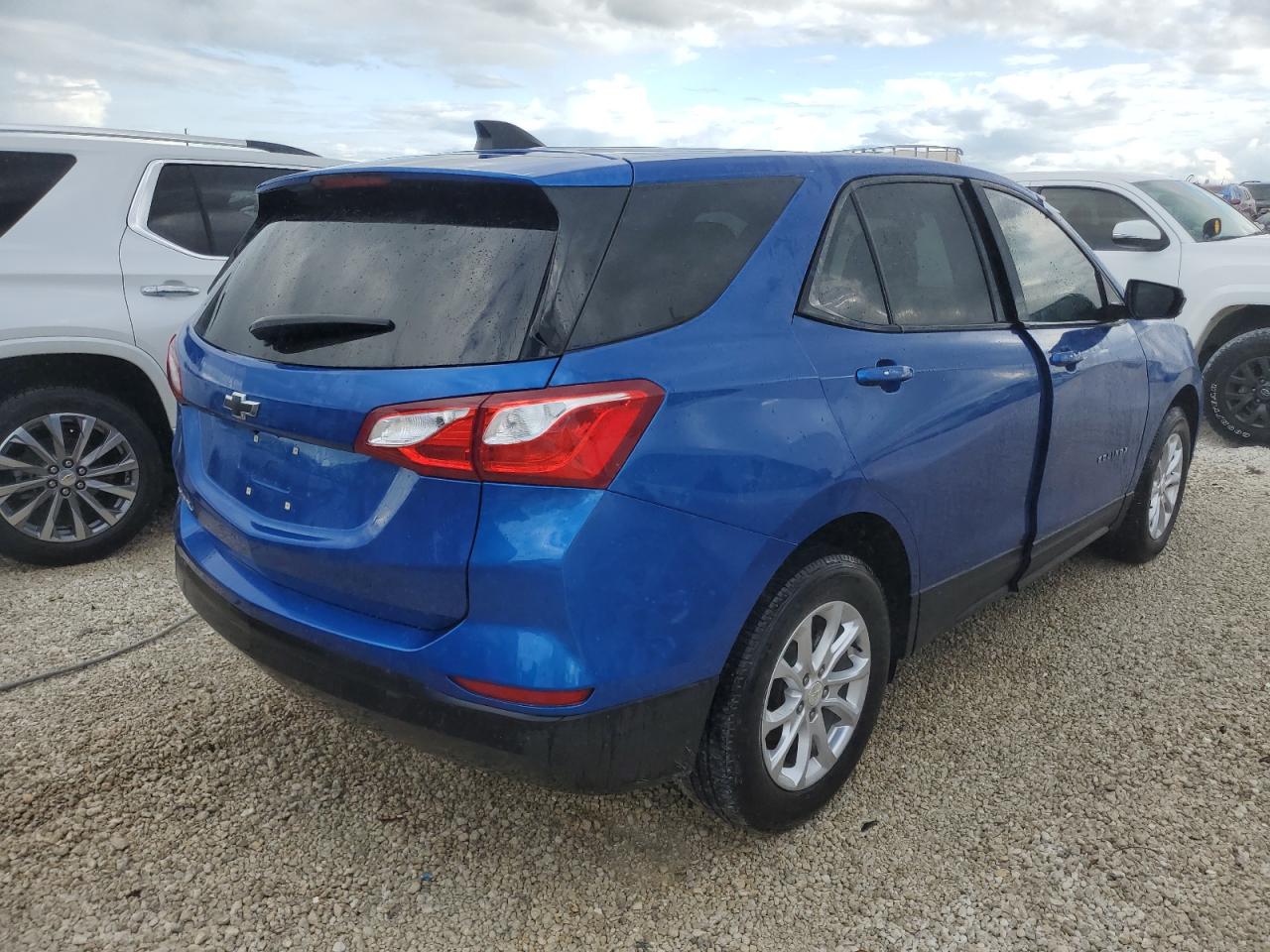 2019 Chevrolet Equinox VIN 3GNAXHEV2KS527303 Copart auction photo, water/flood damage thumbnail 3