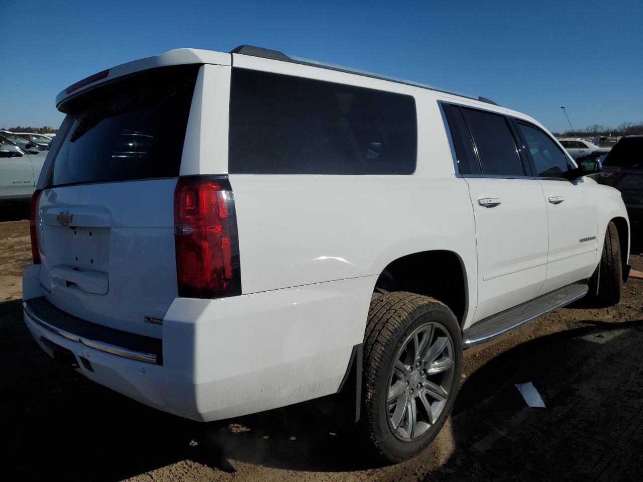 2017 Chevrolet Suburban VIN 1GNSKJKC5HR345524 Copart auction photo, front end / side damage thumbnail 3