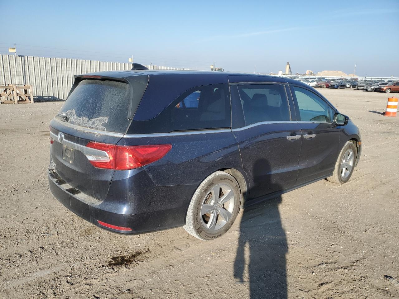 2018 Honda Odyssey VIN 5FNRL6H73JB033824 Copart auction photo, front end / side damage thumbnail 3