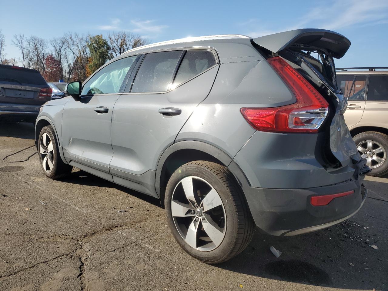 2022 Volvo XC40 VIN YV4162UK5N2734491 Copart auction photo, rear end / side damage thumbnail 2