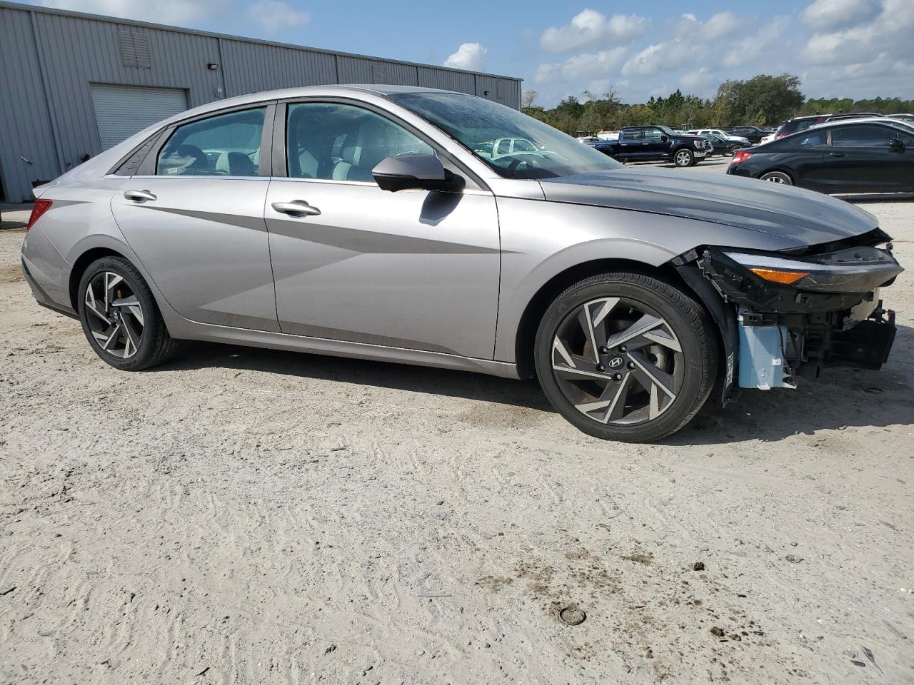 2024 Hyundai Elantra VIN KMHLP4DG2RU636122 Copart auction photo, front end / minor dent/scratches damage thumbnail 4