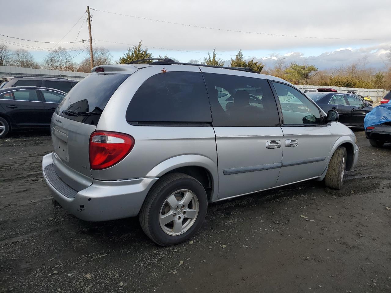 2006 Dodge Caravan VIN 1D4GP45R06B744514 Copart auction photo, front end / minor dent/scratches damage thumbnail 3