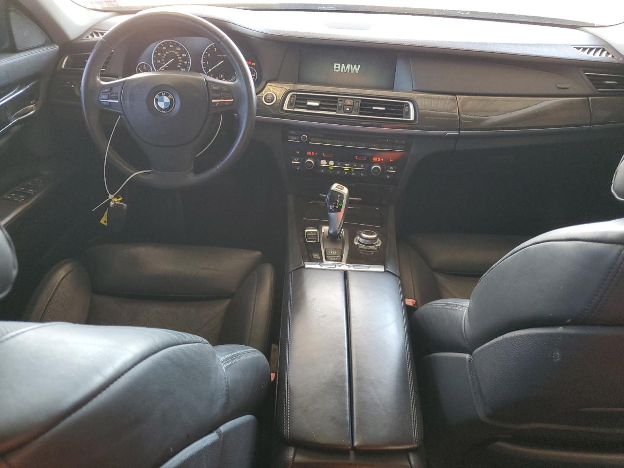 2011 BMW 7er VIN WBAKB8C59BC851737 Copart auction photo, water/flood / minor dent/scratches damage thumbnail 8