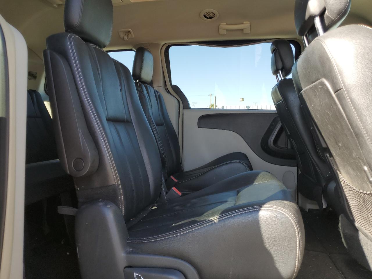 2016 Chrysler Town & Country VIN 2C4RC1BG5GR301877 Copart auction photo, front end damage thumbnail 11