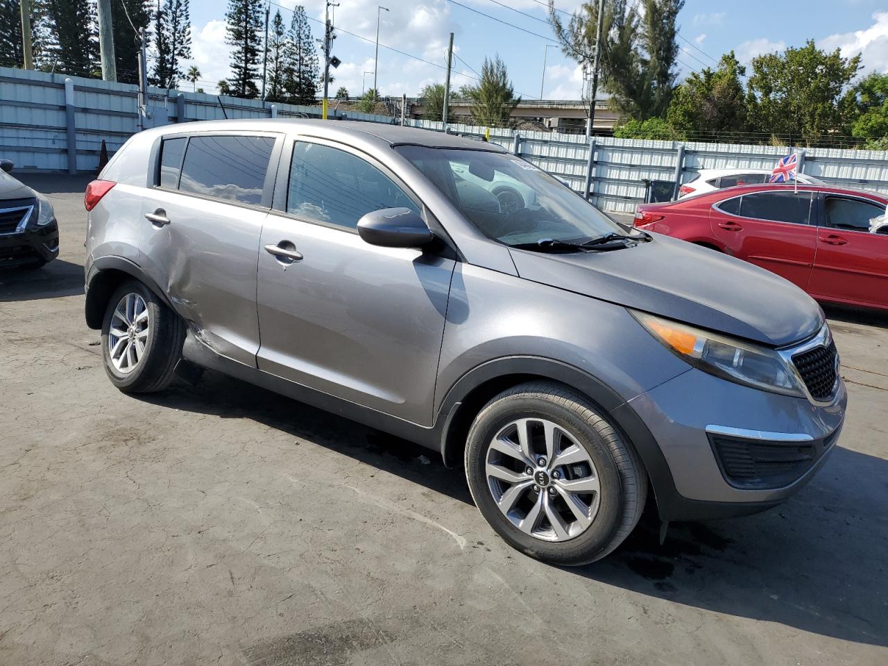 2016 KIA Sportage VIN KNDPB3AC4G7847575 Copart auction photo, side / undercarriage damage thumbnail 4