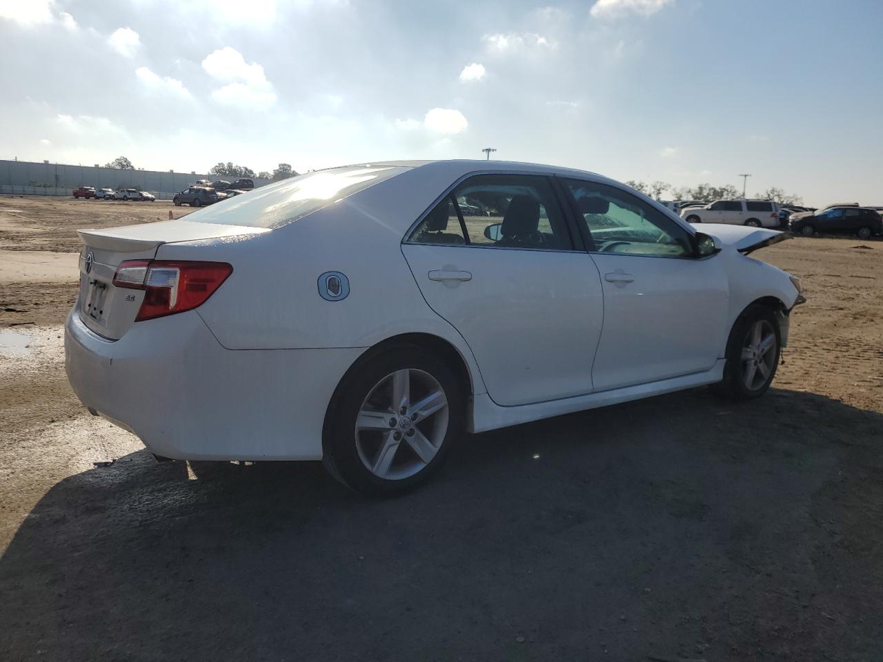 2014 Toyota Camry VIN 4T1BF1FK2EU768418 Copart auction photo, front end damage thumbnail 3