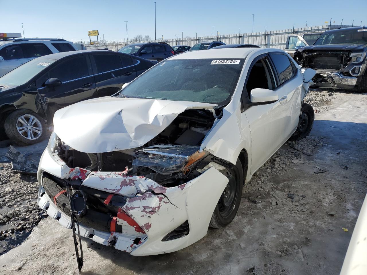 2018 Toyota Corolla VIN 5YFBURHE0JP855564