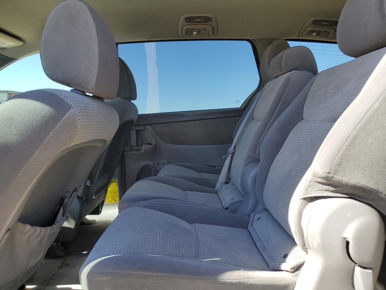 2010 Toyota Sienna VIN 5TDKK4CC7AS308037 Copart auction photo, rear end damage thumbnail 11