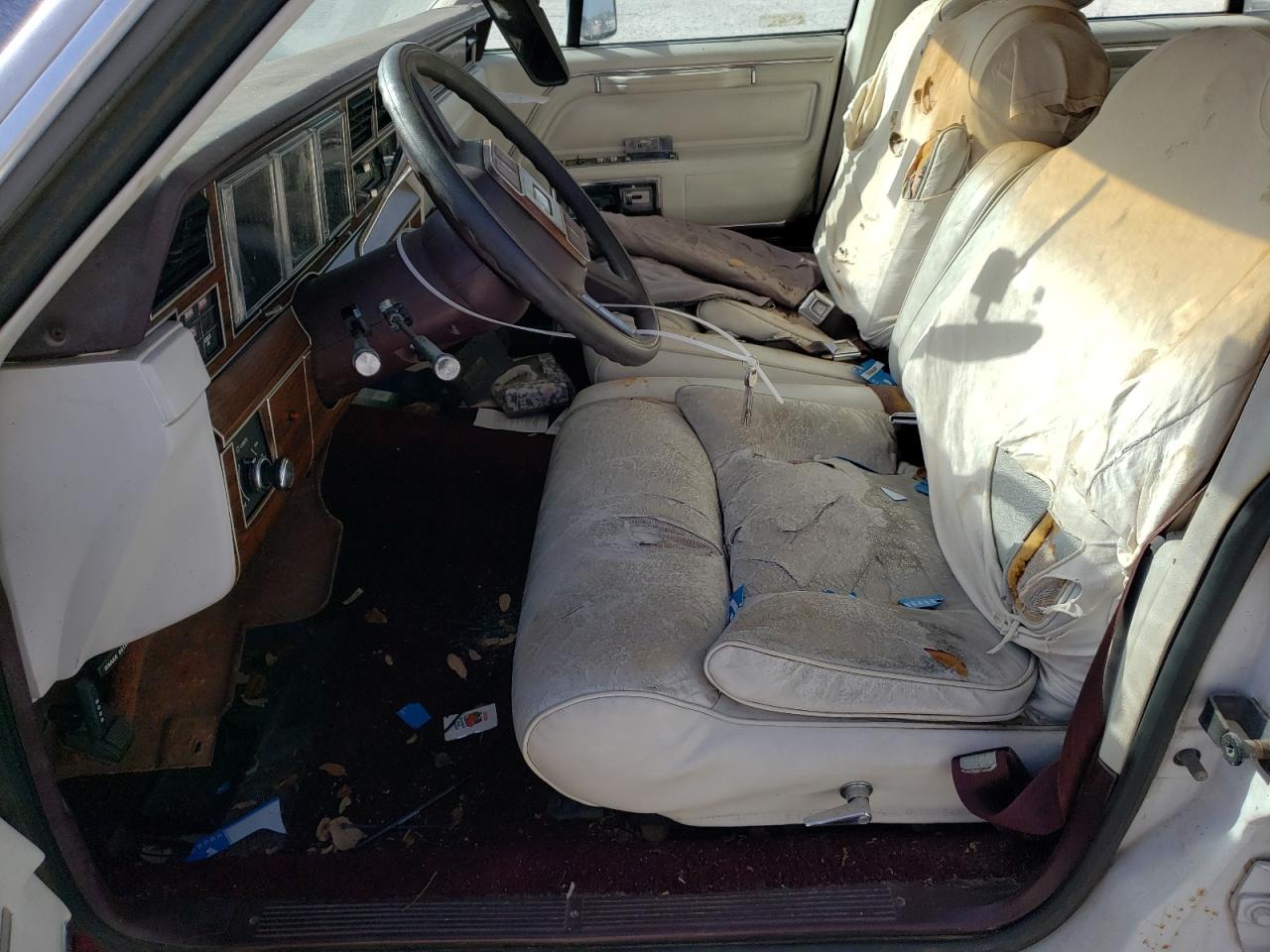 1988 Lincoln Town Car VIN 1LNBM82F5JY836379 Copart auction photo, mechanical damage thumbnail 7