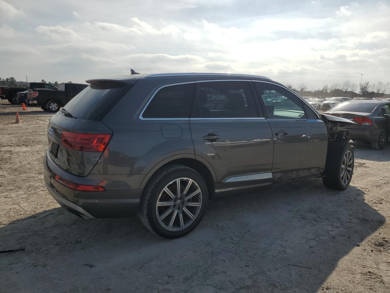2018 Audi Q7 VIN WA1LHAF73JD040447 Copart auction photo, front end / minor dent/scratches damage thumbnail 3